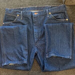 Wrangler Men's Relaxed Fit Blue Jeans